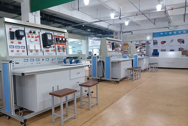 初級電工實(shí)訓(xùn)裝置